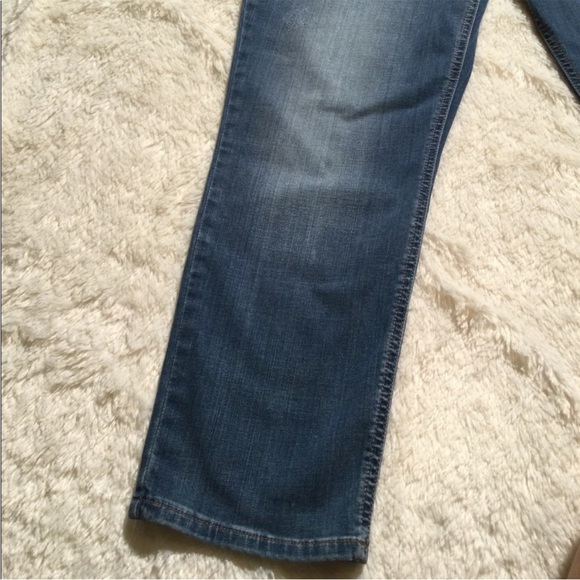 Lee | Modern Series | Sz 12 Distressed Med Rinse Cropped Jeans - Picture 7 of 15